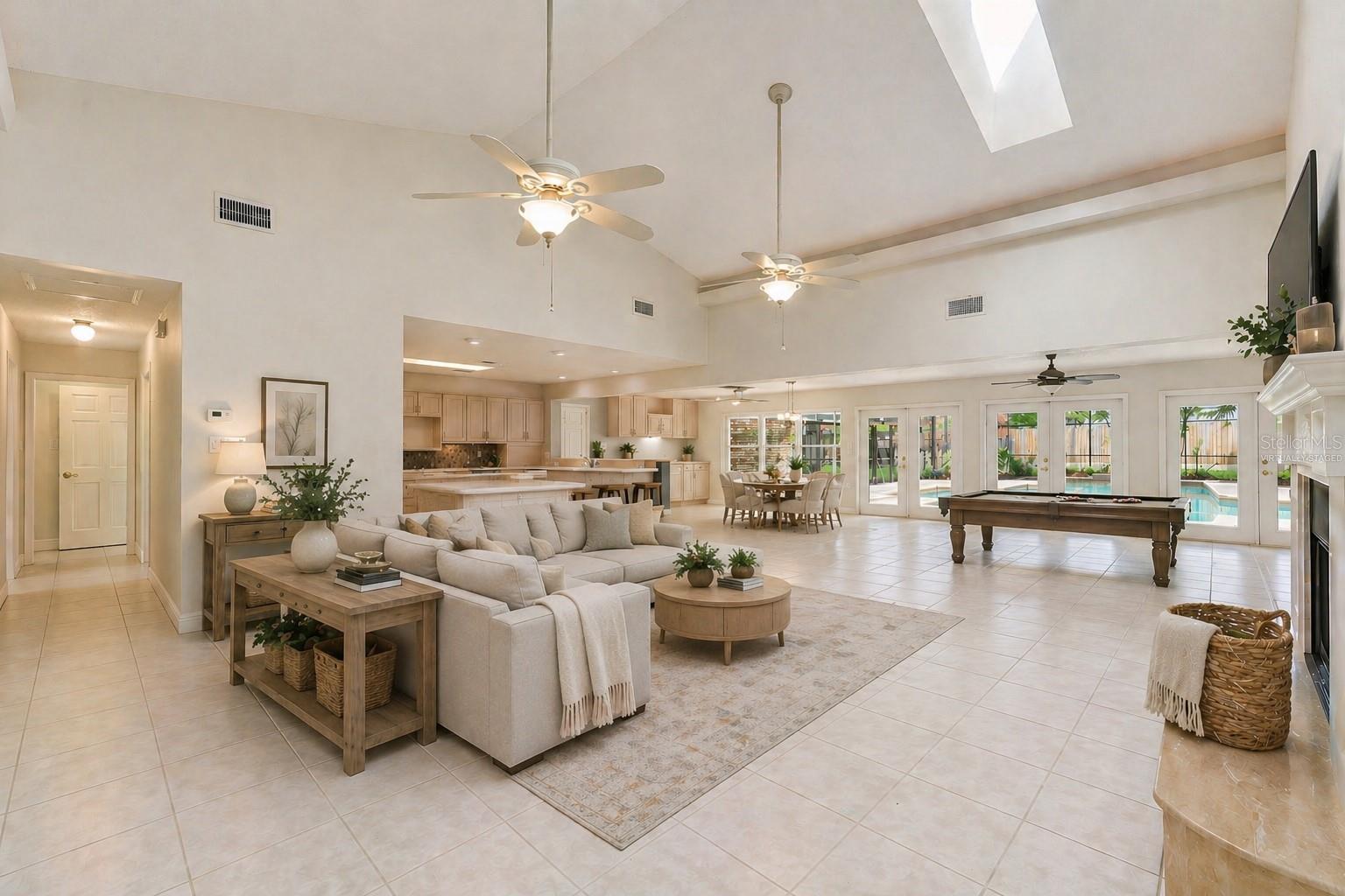 COUNTRY LAKES - Residential