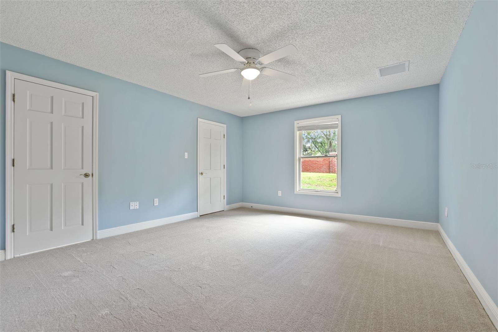 COUNTRY LAKES - Residential