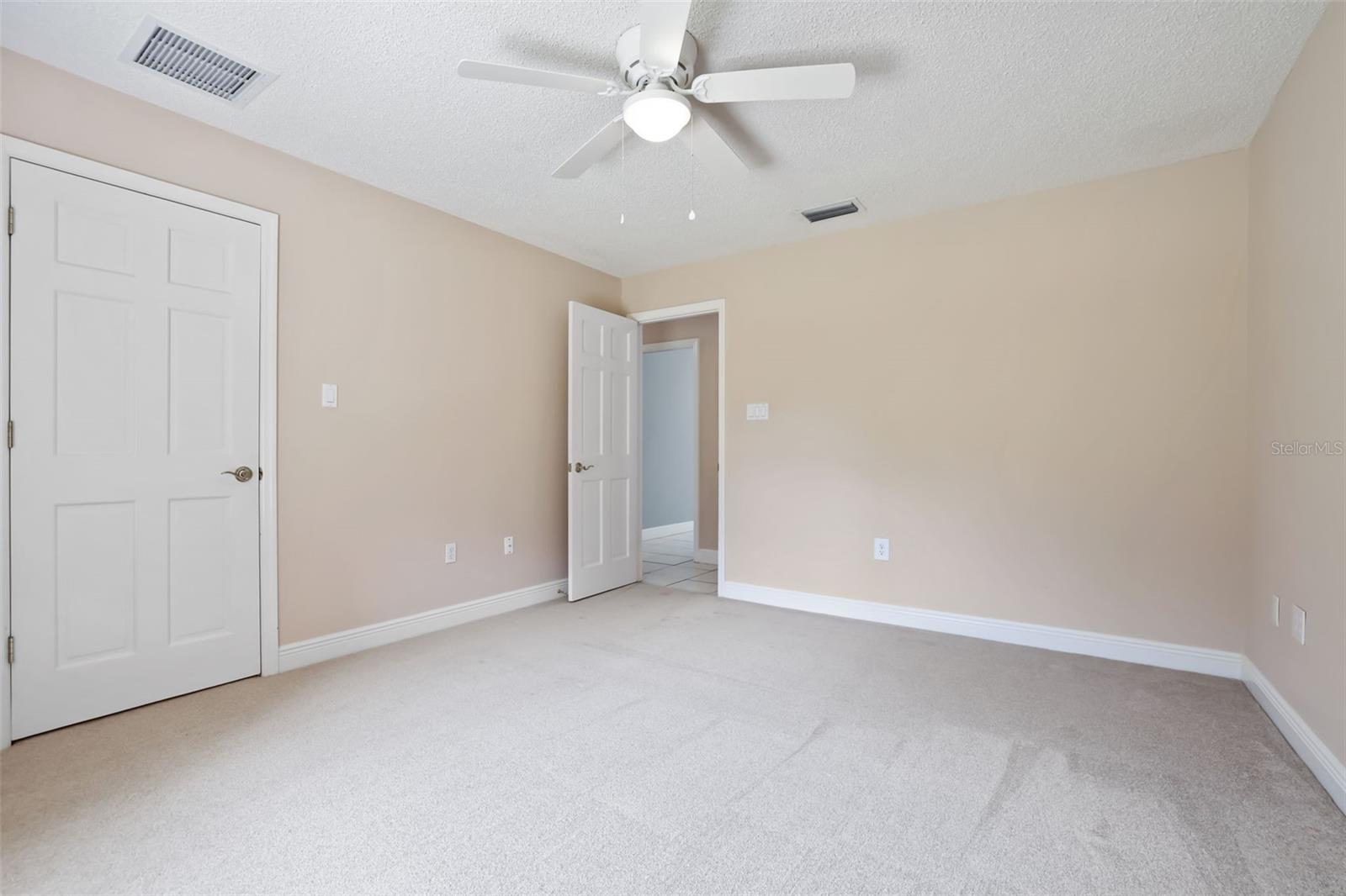 COUNTRY LAKES - Residential