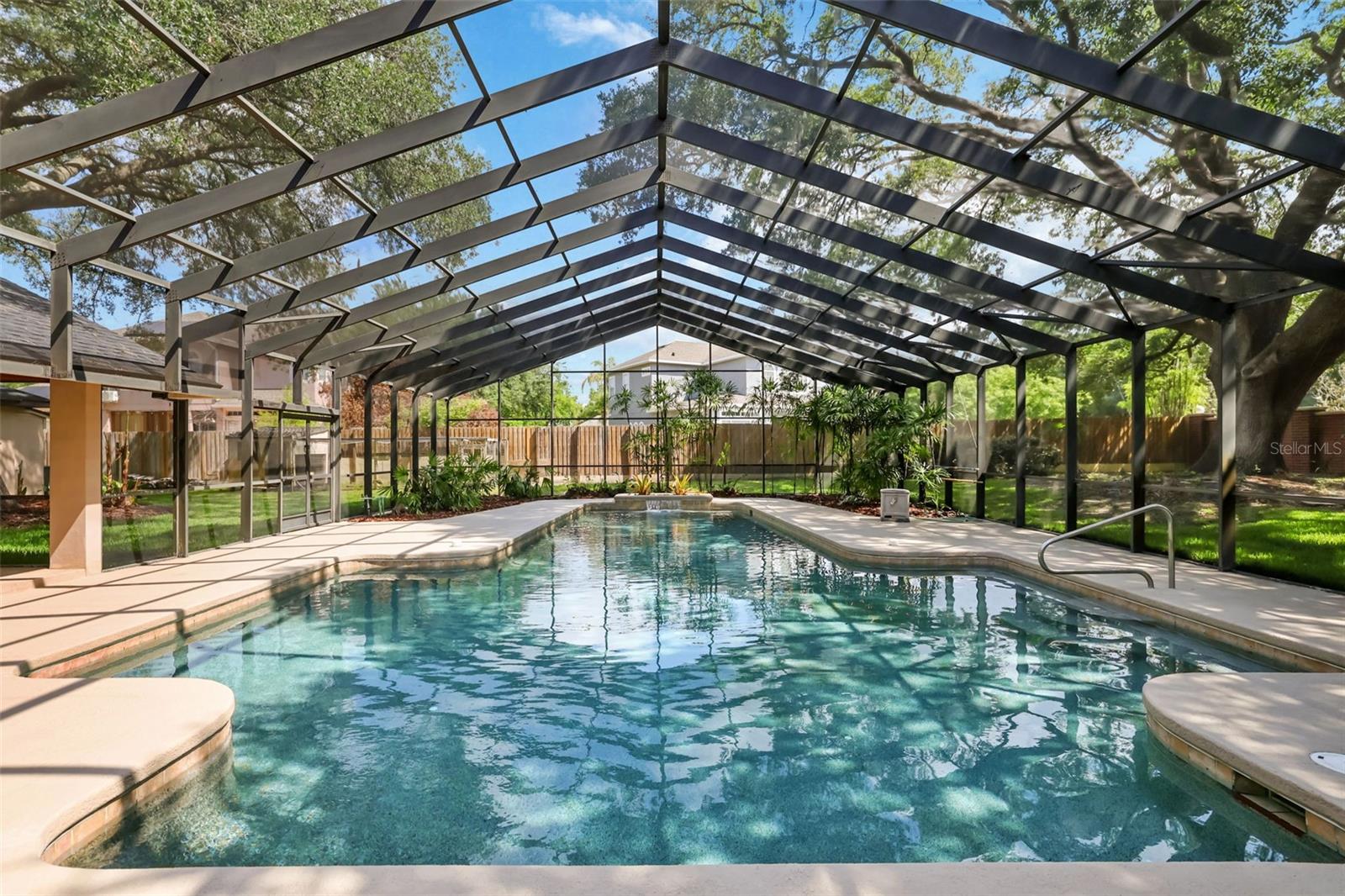 COUNTRY LAKES - Residential