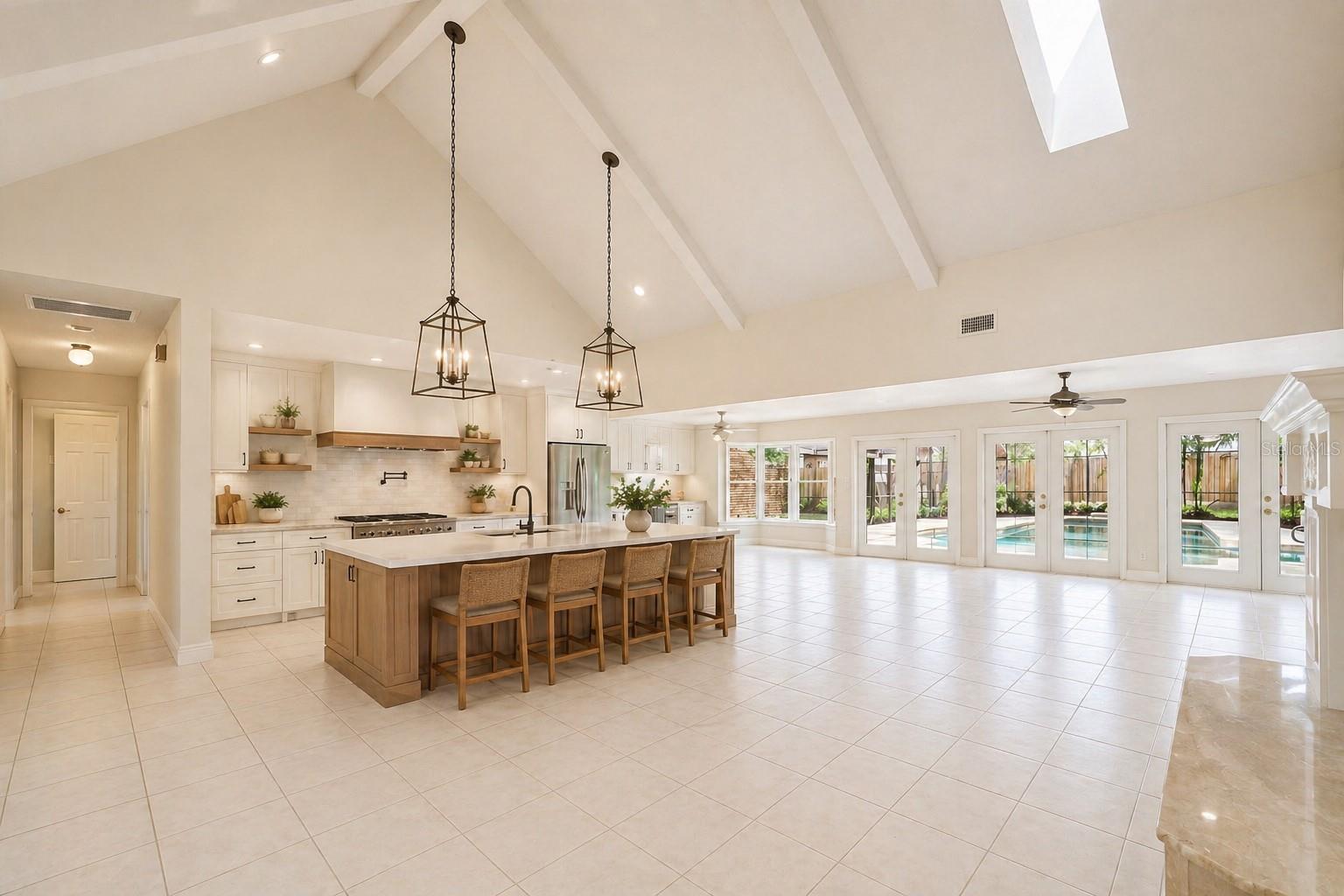 COUNTRY LAKES - Residential