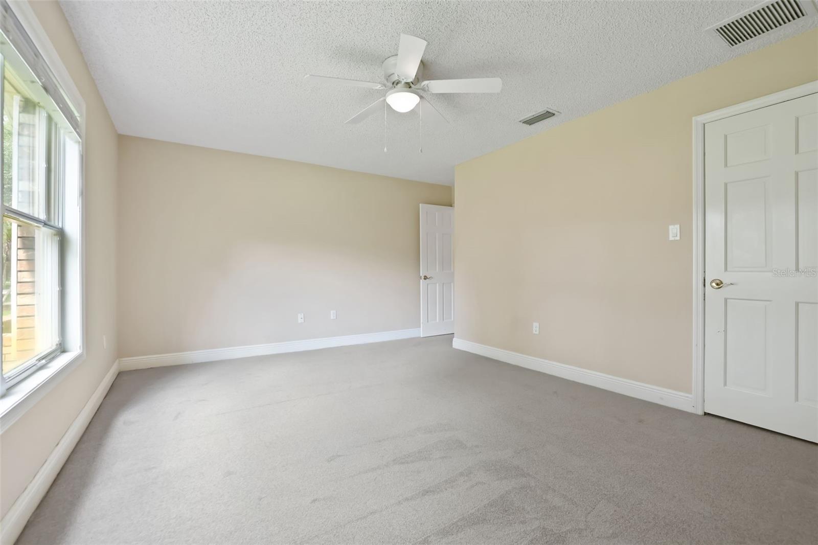 COUNTRY LAKES - Residential