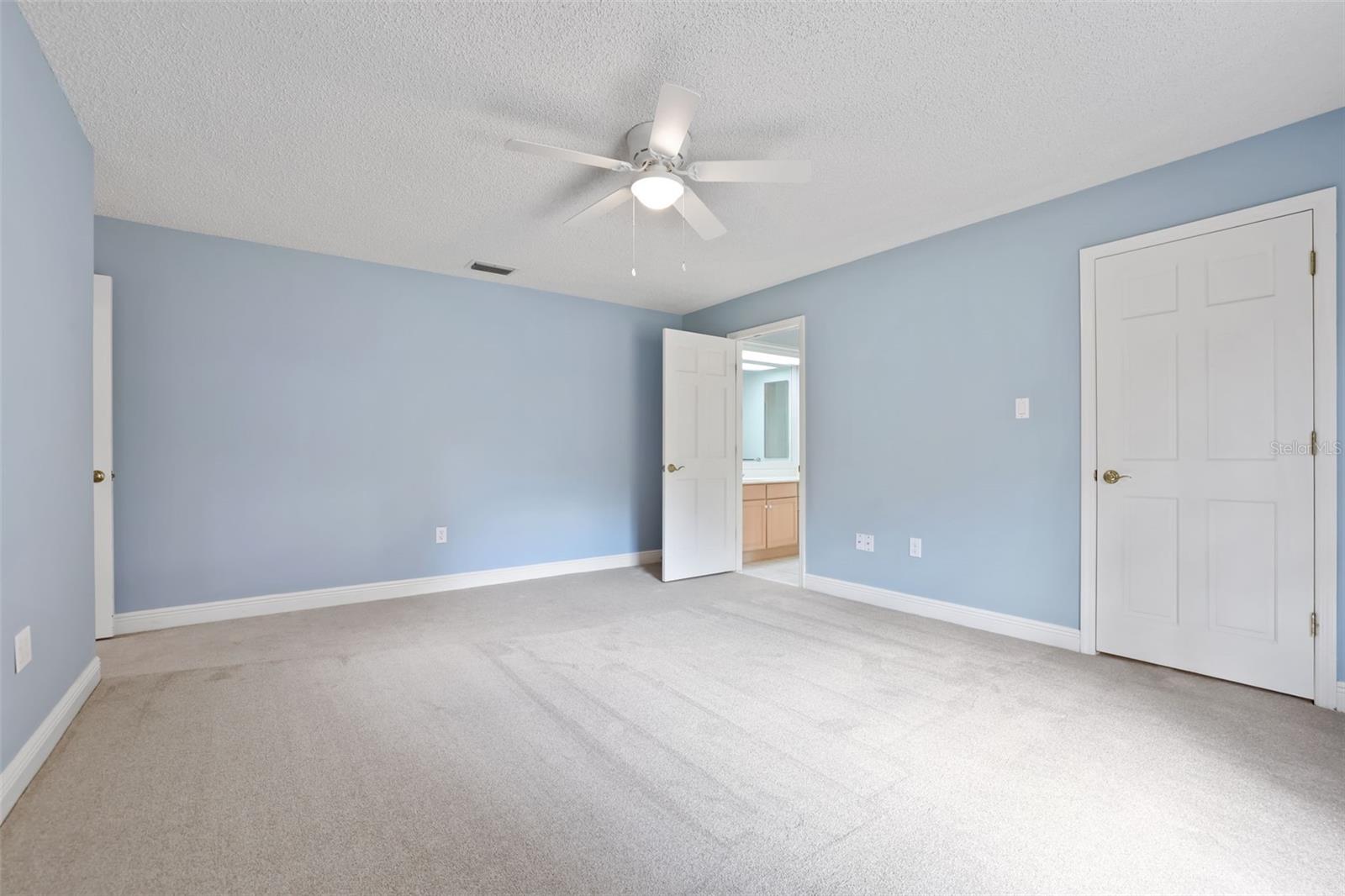 COUNTRY LAKES - Residential