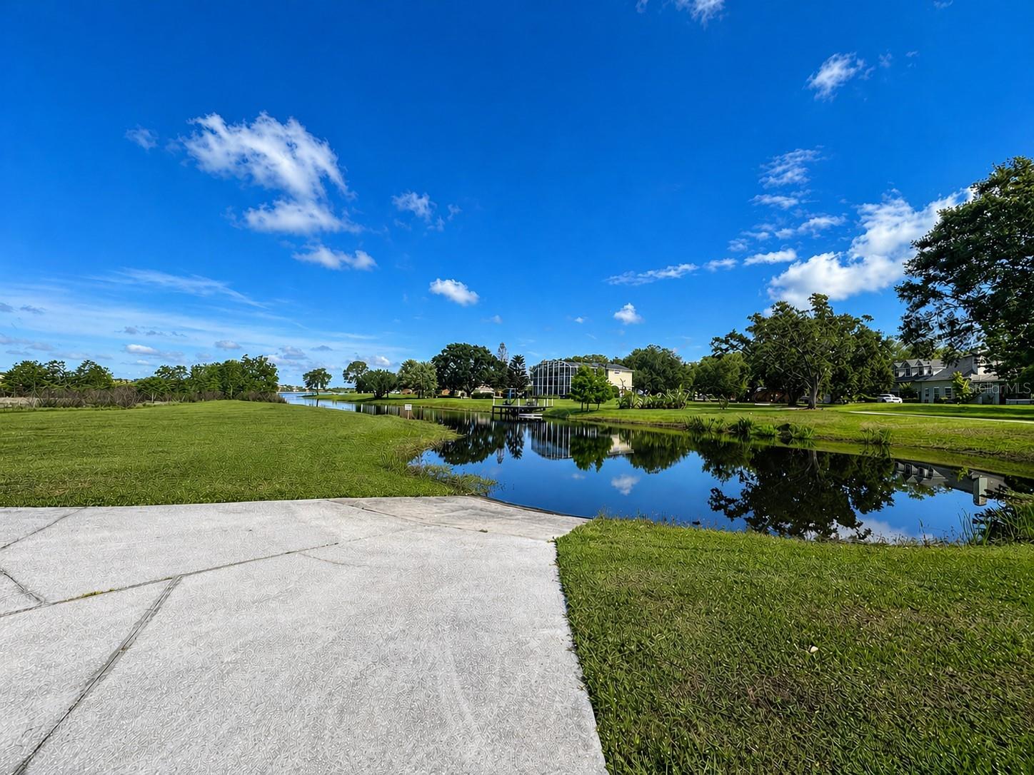 COUNTRY LAKES - Residential