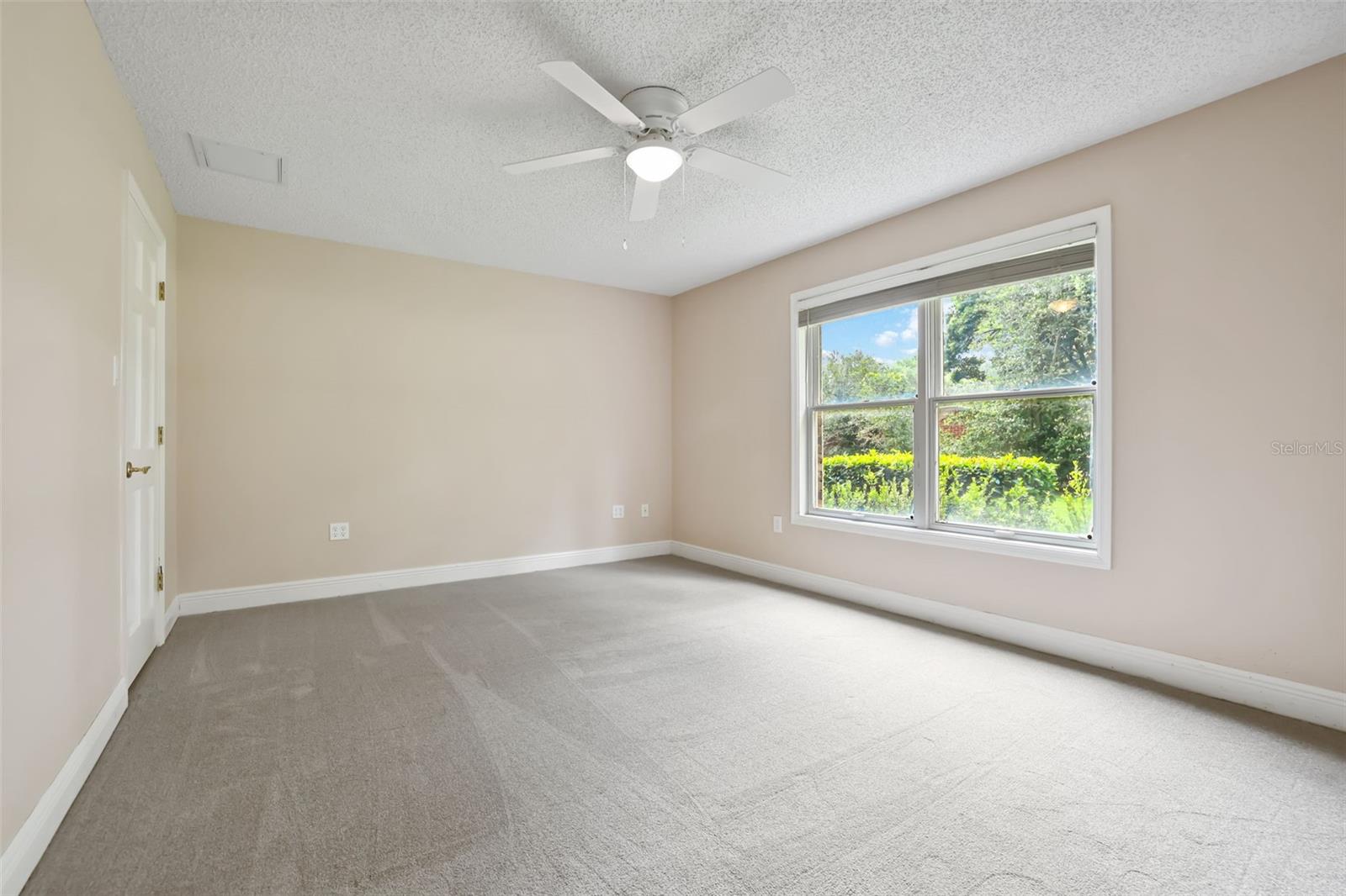 COUNTRY LAKES - Residential