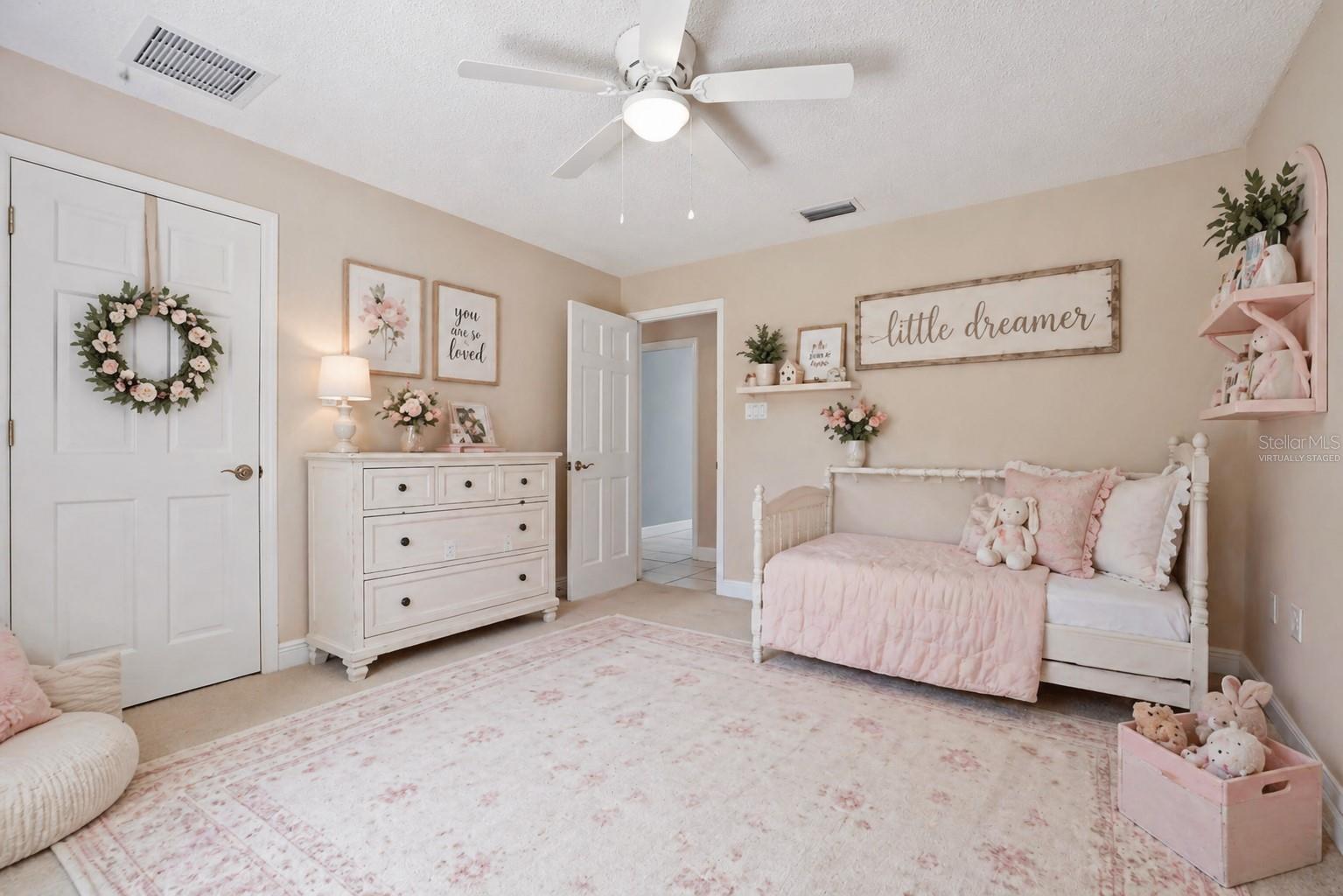 COUNTRY LAKES - Residential