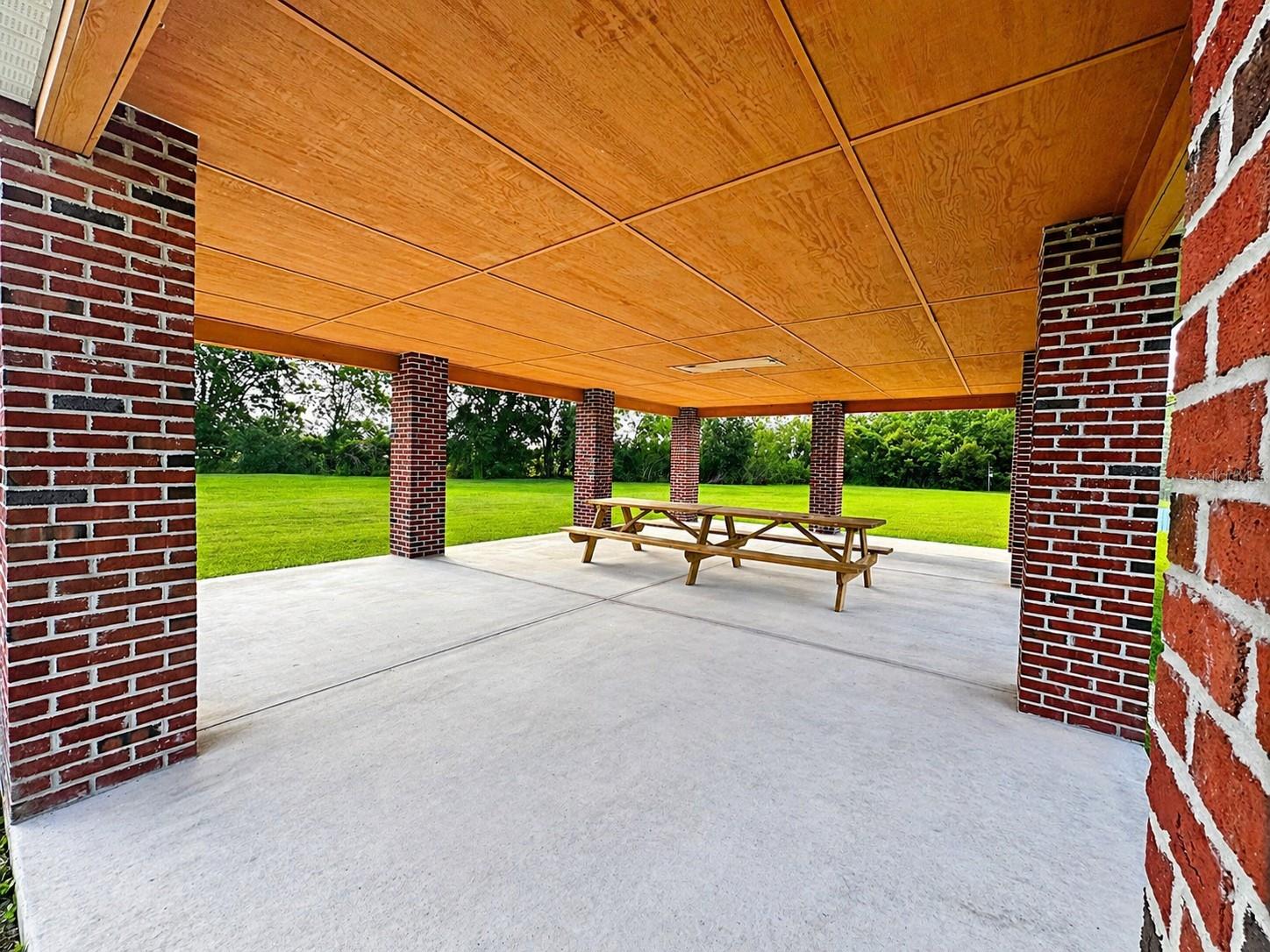COUNTRY LAKES - Residential
