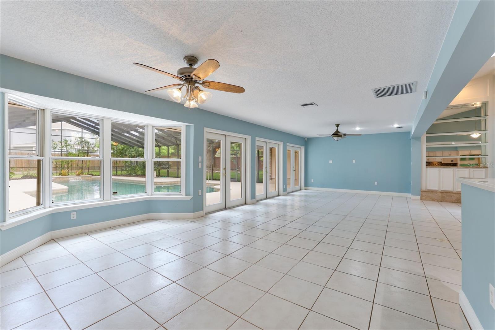 COUNTRY LAKES - Residential