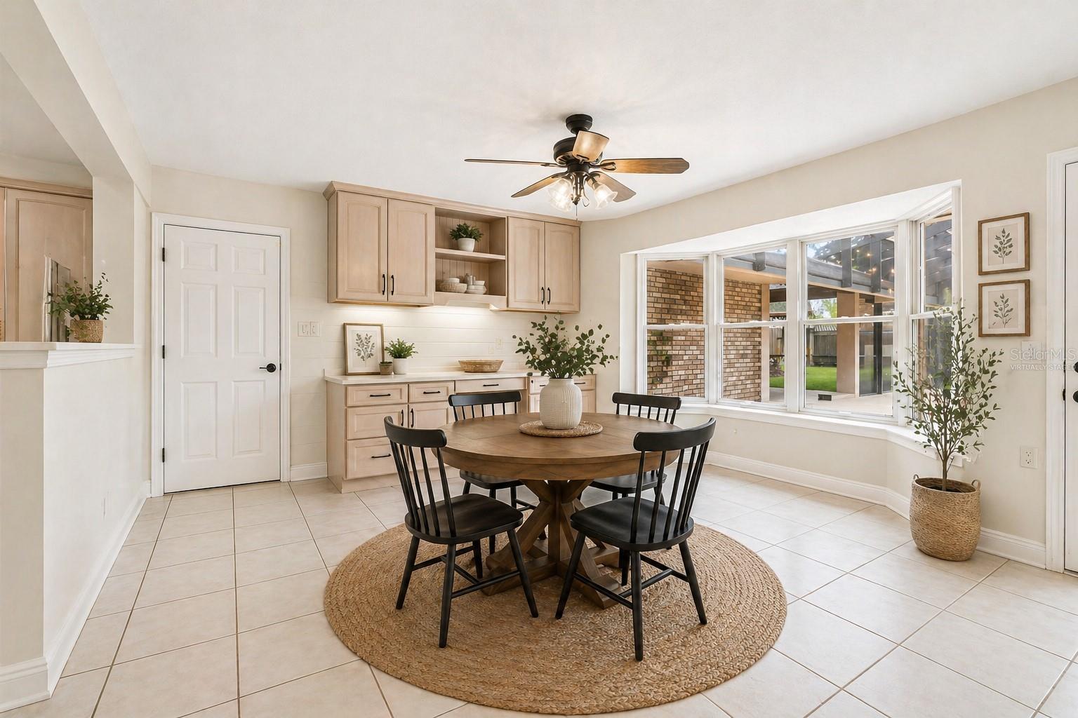 COUNTRY LAKES - Residential