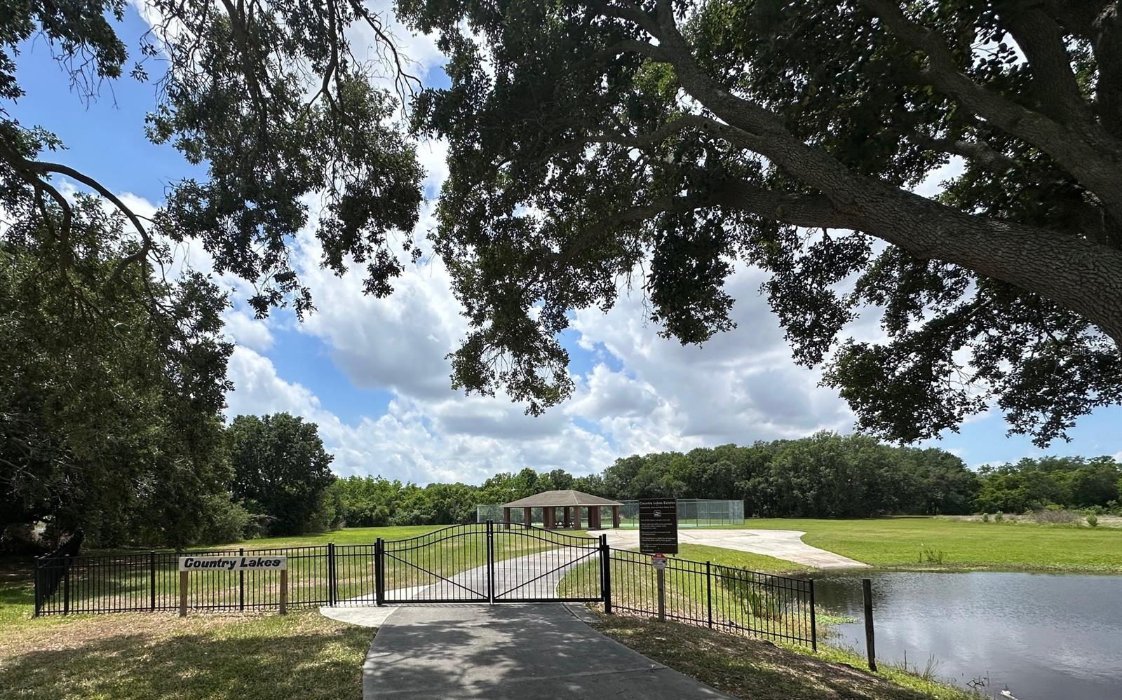 COUNTRY LAKES - Residential