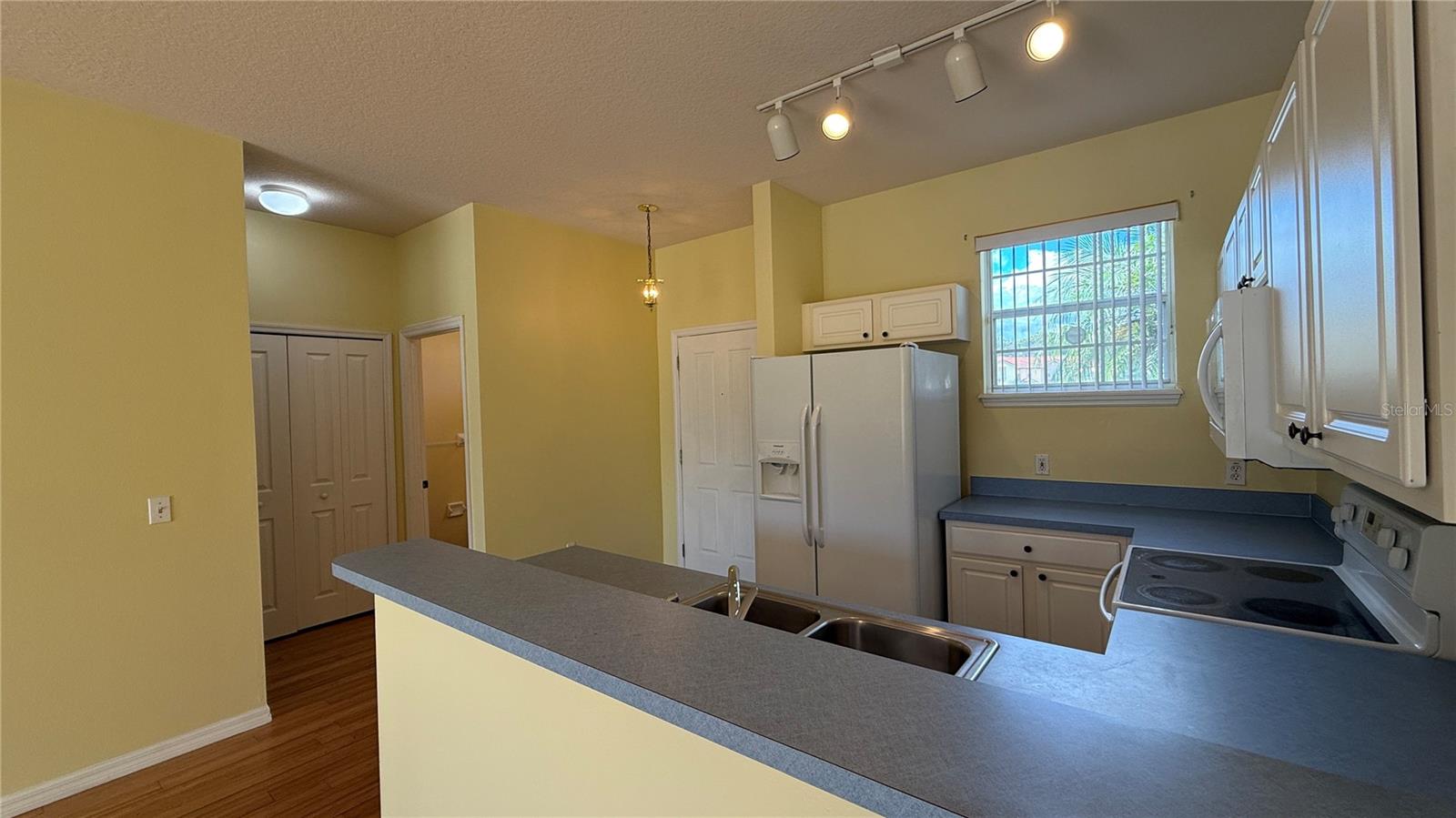 WINDWOOD BAY PH 01 - Residential Lease