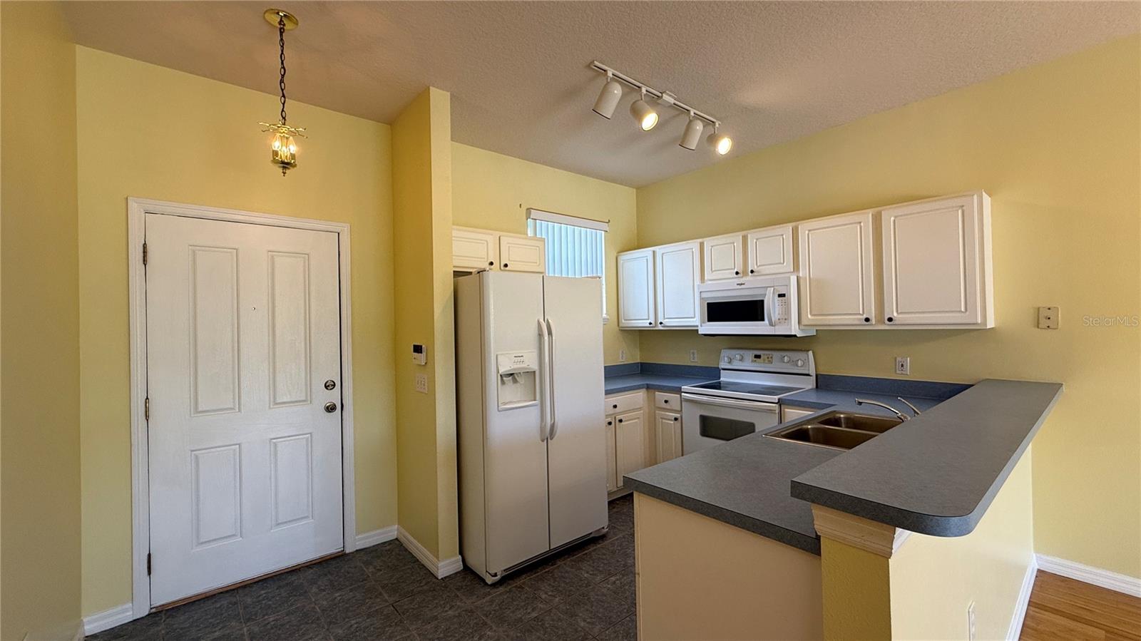 WINDWOOD BAY PH 01 - Residential Lease