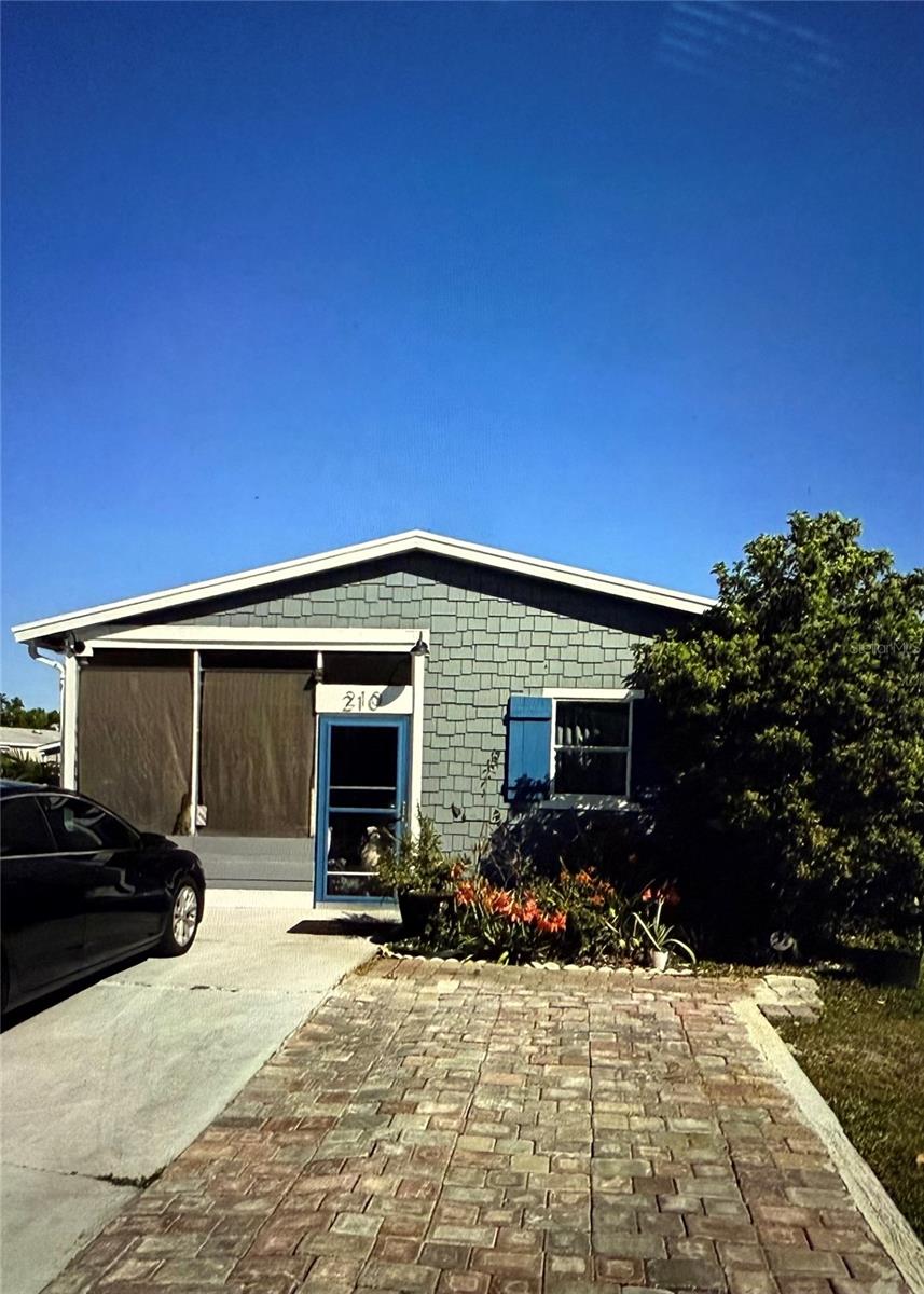 FOR RENT: Charming 3-Bed/3-Bath Home in Gated Davenport Community!
Discover your next home in this fantastic 867 sq ft, 3-bedroom, 3-bathroom residence, nestled within a desirable gated community in Davenport, FL