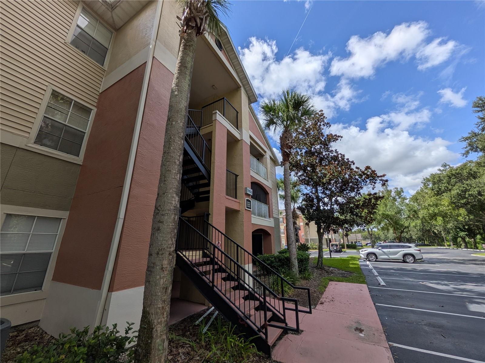 Spacious 3 bedroom, 2 bathroom condo located in the Villas at Lakeside community in Oveido. Split floor plan with a freshly painted interior. Washer and dryer included. Community features a pool, tennis courts, and clubhouse. Third floor unit with lots of natural light and no upstairs neighbors. Convenient location just 4 minutes from 417 and 8 minutes from the local Publix.