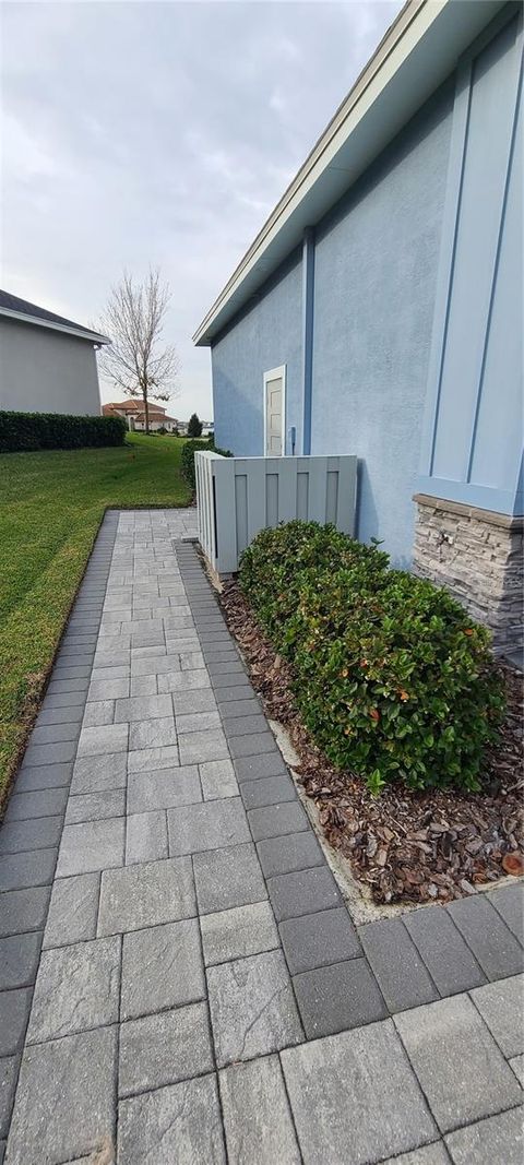 A home in AUBURNDALE