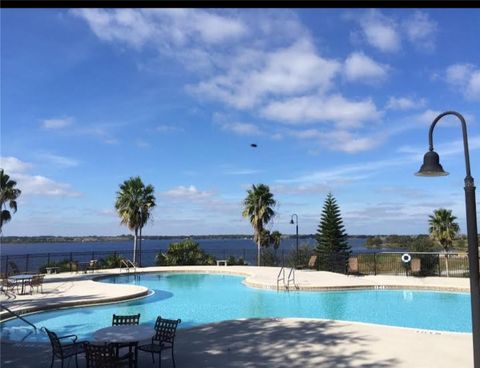 A home in AUBURNDALE