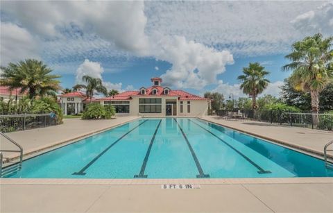 A home in AUBURNDALE