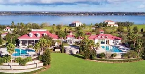 A home in AUBURNDALE