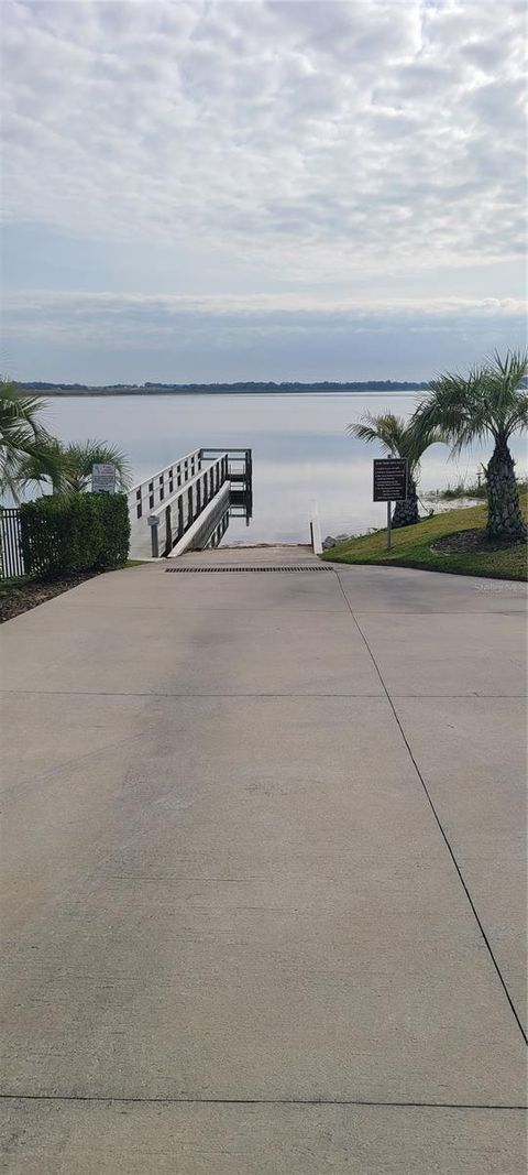 A home in AUBURNDALE