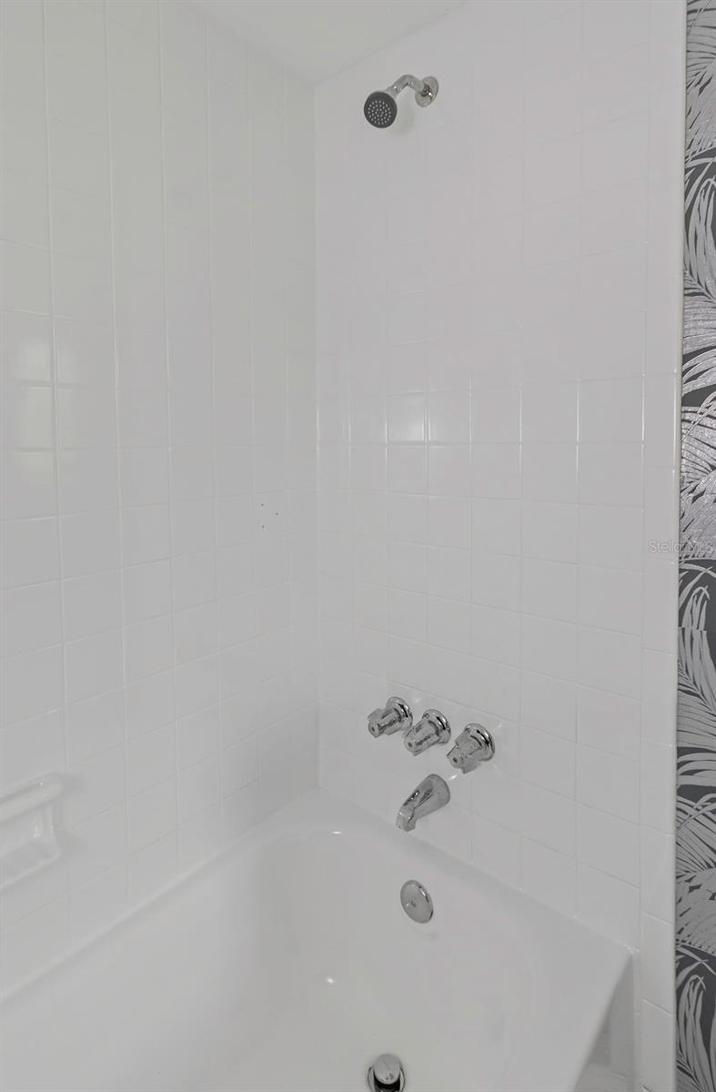 MOORINGS OF MAXIMO CONDO - Residential