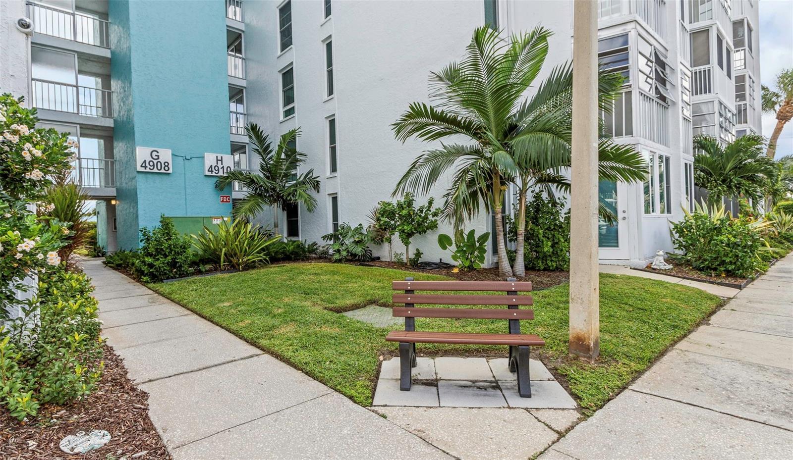 MOORINGS OF MAXIMO CONDO - Residential