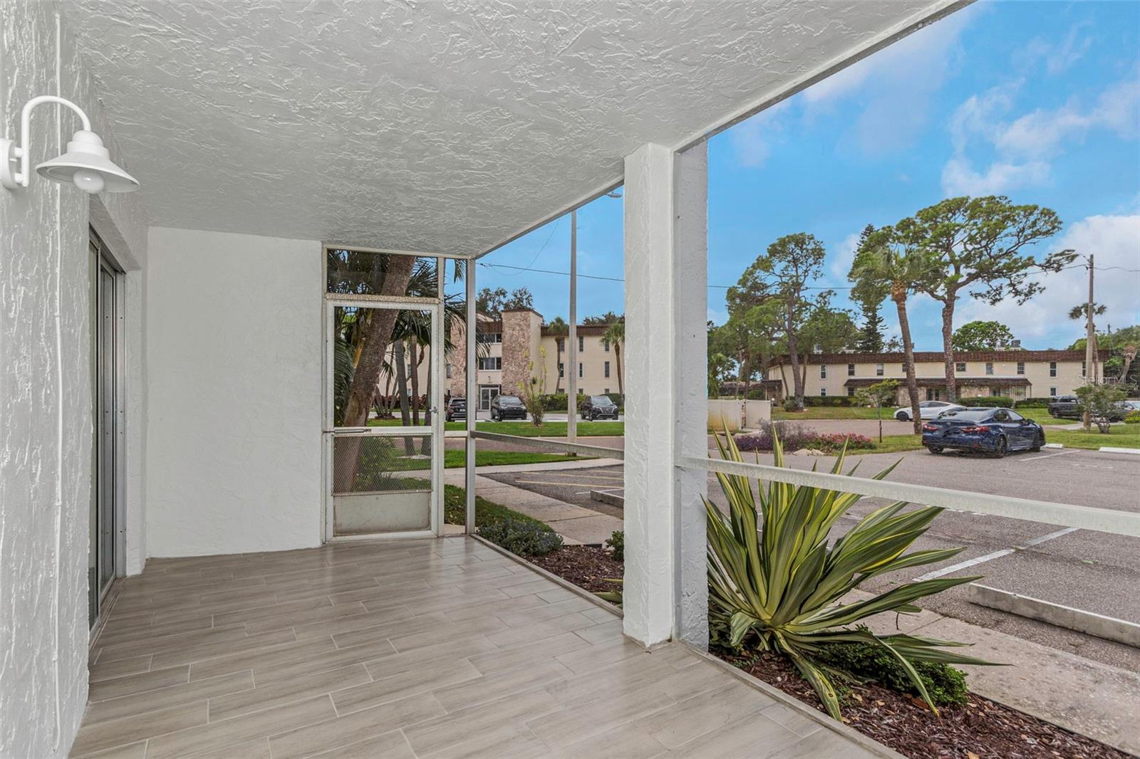 MOORINGS OF MAXIMO CONDO - Residential
