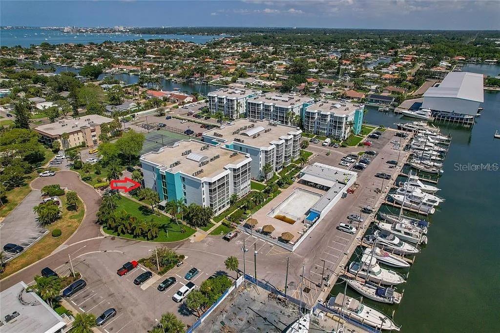 MOORINGS OF MAXIMO CONDO - Residential