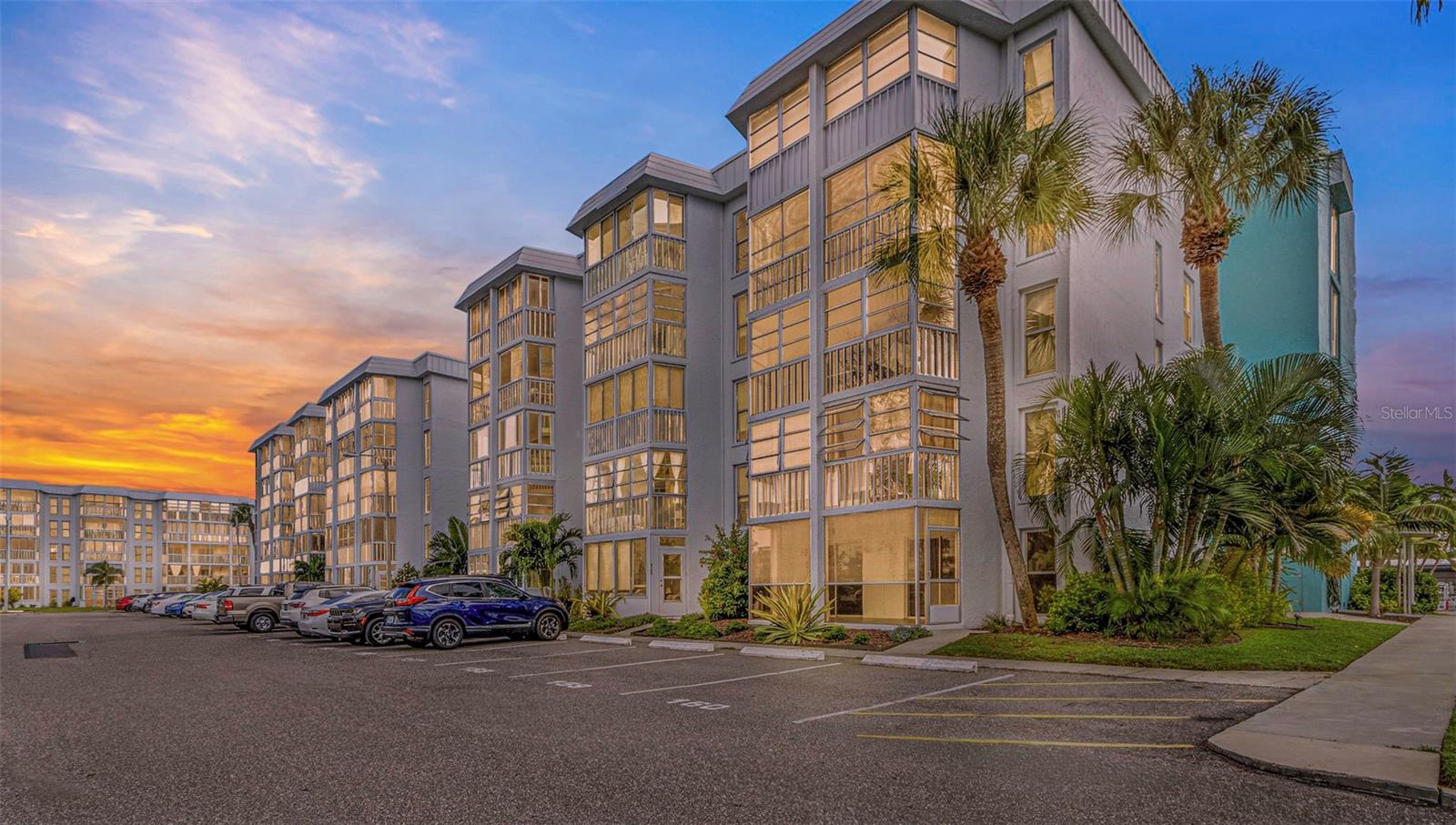 MOORINGS OF MAXIMO CONDO - Residential