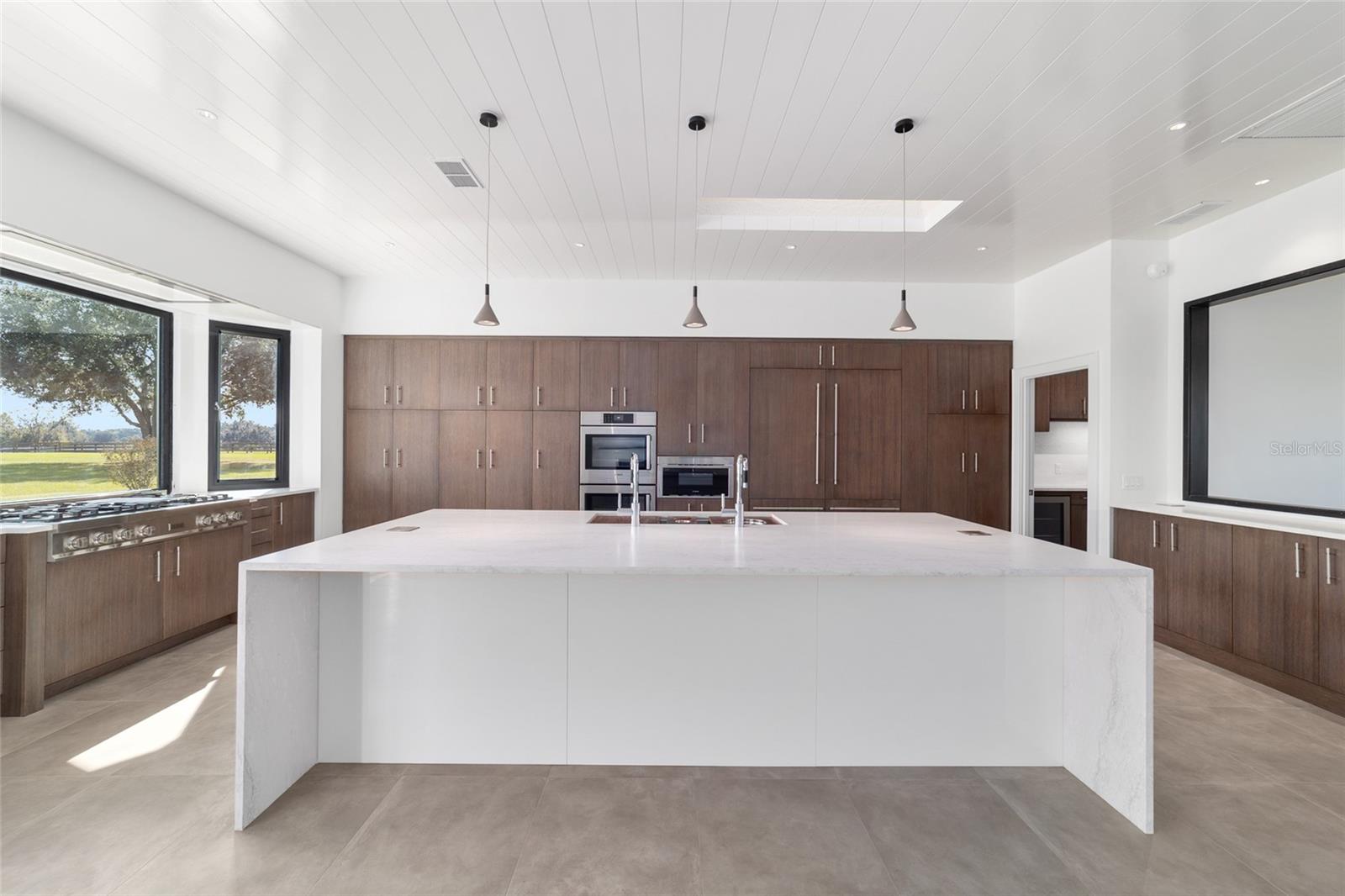 11407 N MAGNOLIA AVENUE