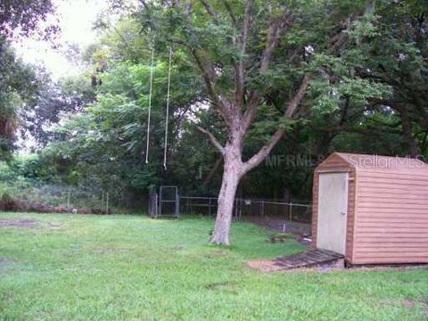 A home in AUBURNDALE