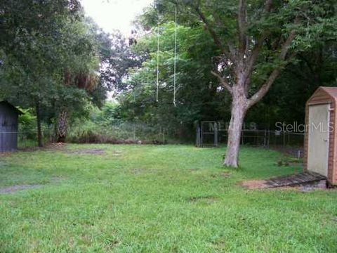 A home in AUBURNDALE