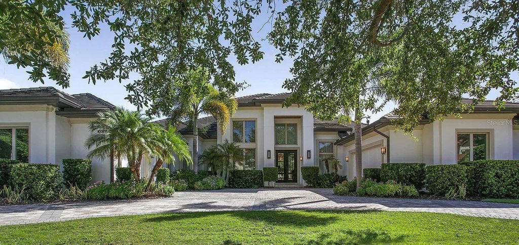 Photo of 10372 Kensington Shore Drive, Orlando, FL 32827 (MLS # R4911268)
