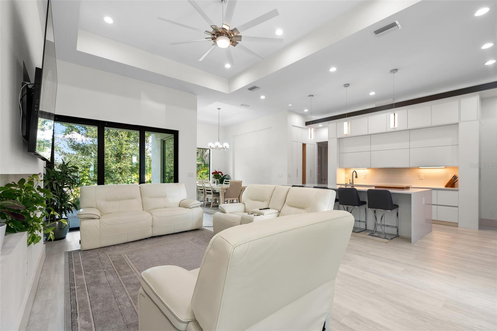 SOUTH VENICE - Residential