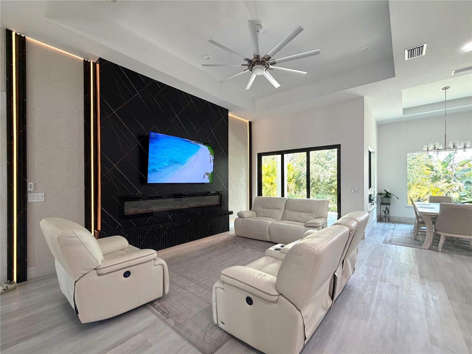 SOUTH VENICE - Residential