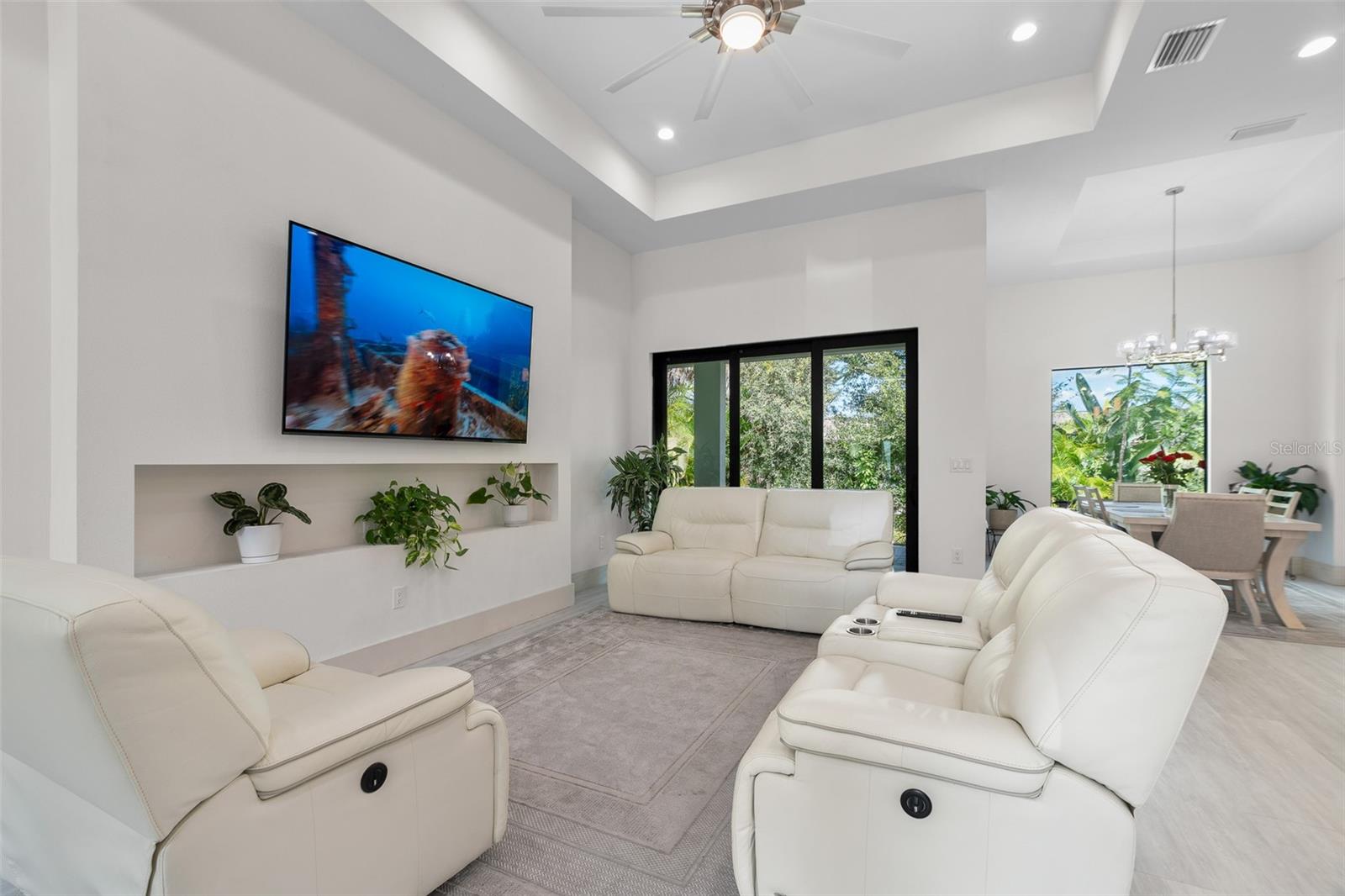 SOUTH VENICE - Residential