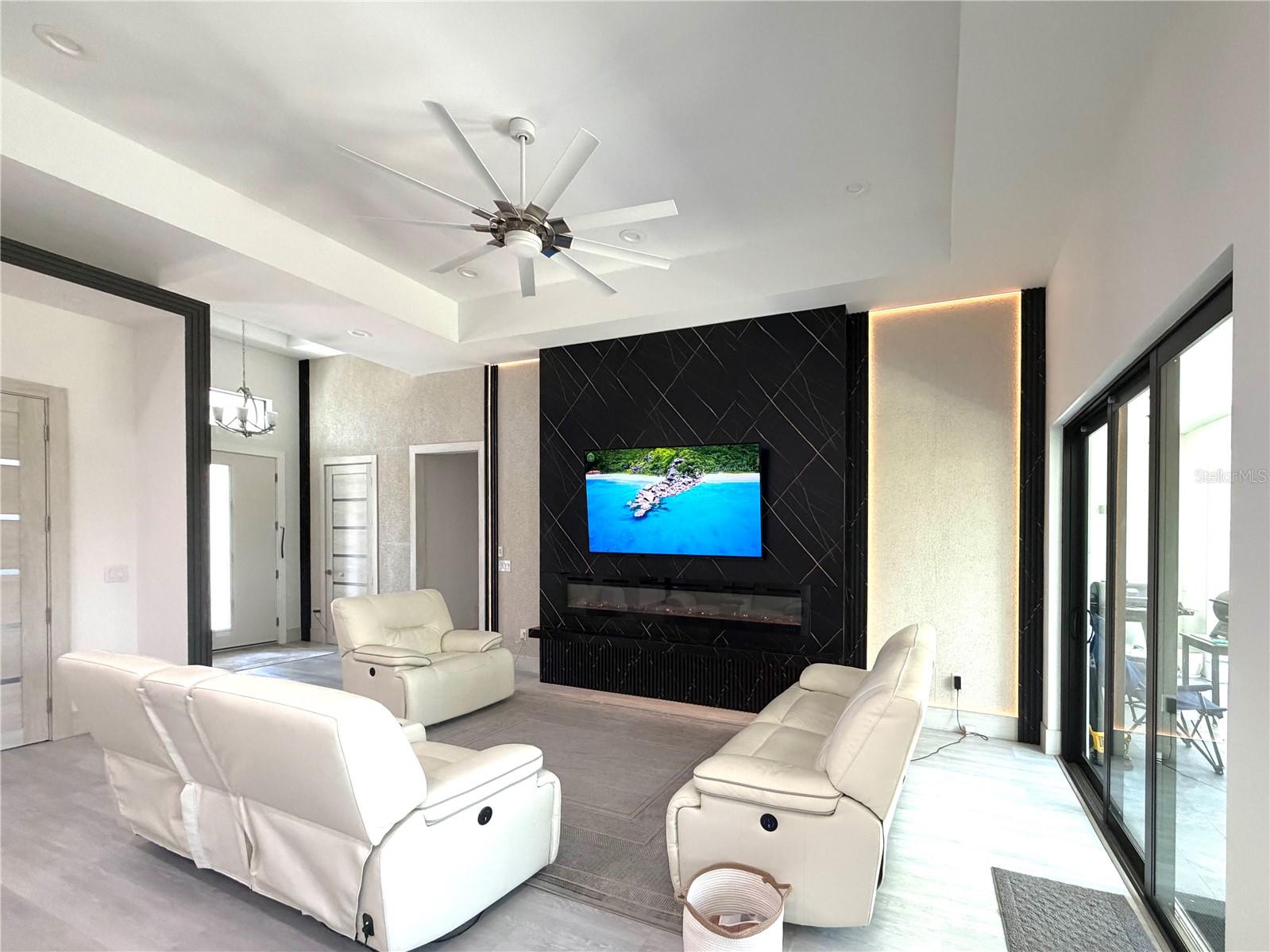 SOUTH VENICE - Residential