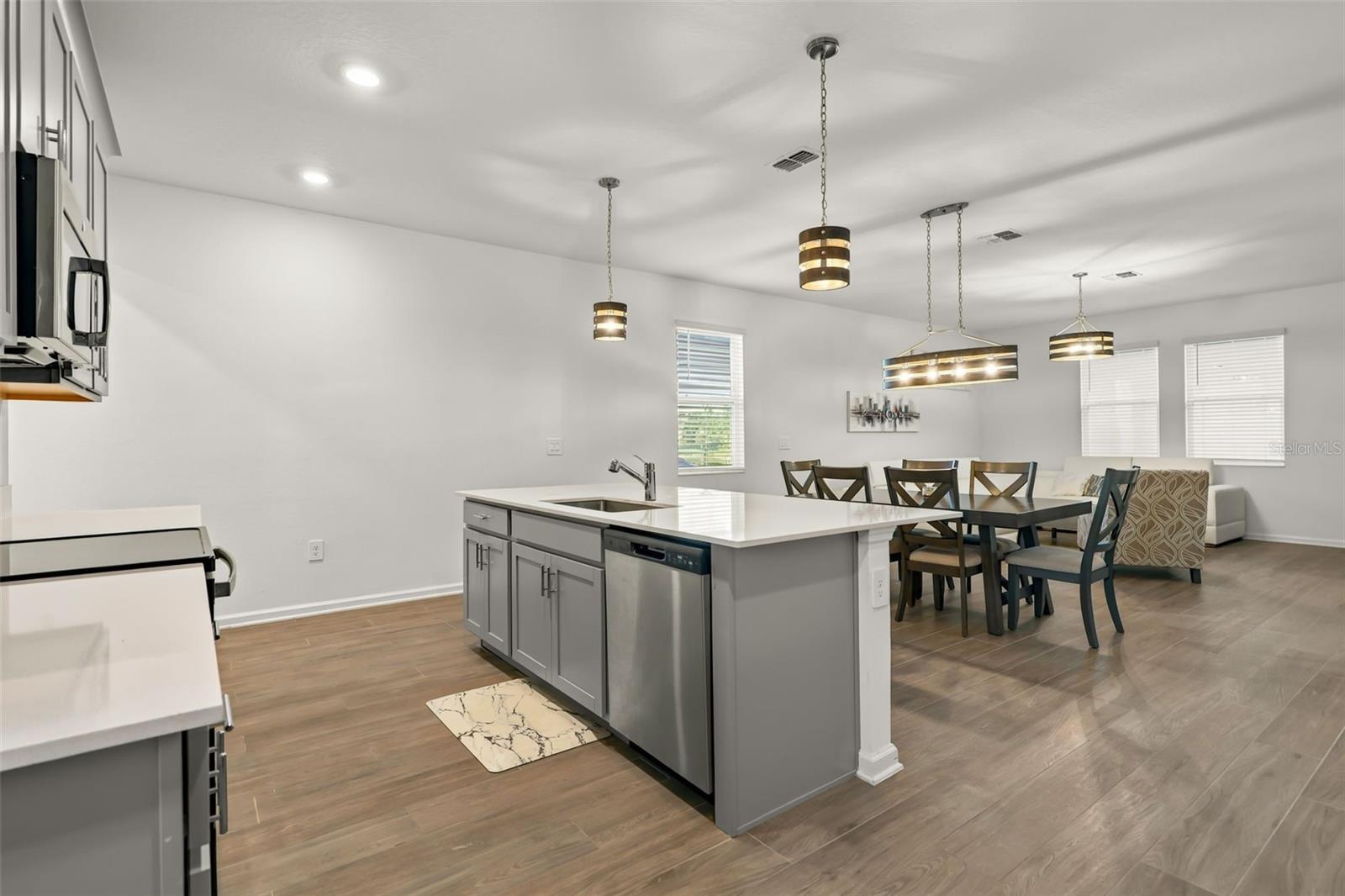 1543 CROSS PRAIRIE PARKWAY