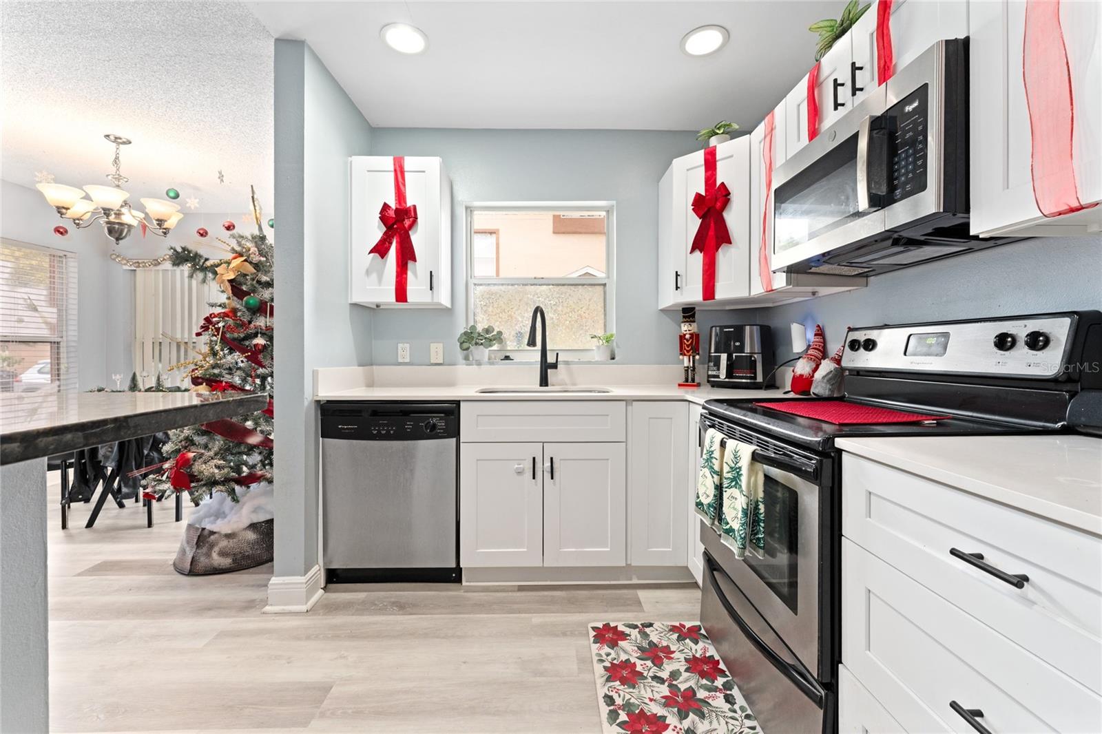 SIESTA LAGO CONDOS - Residential