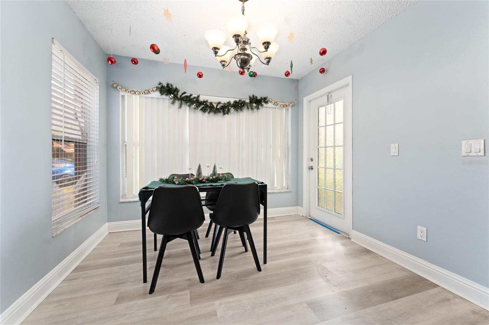 SIESTA LAGO CONDOS - Residential