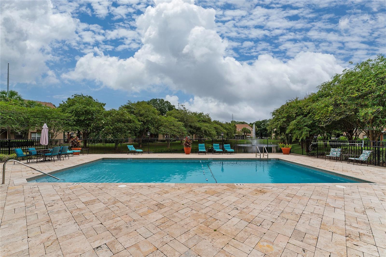 SIESTA LAGO CONDOS - Residential