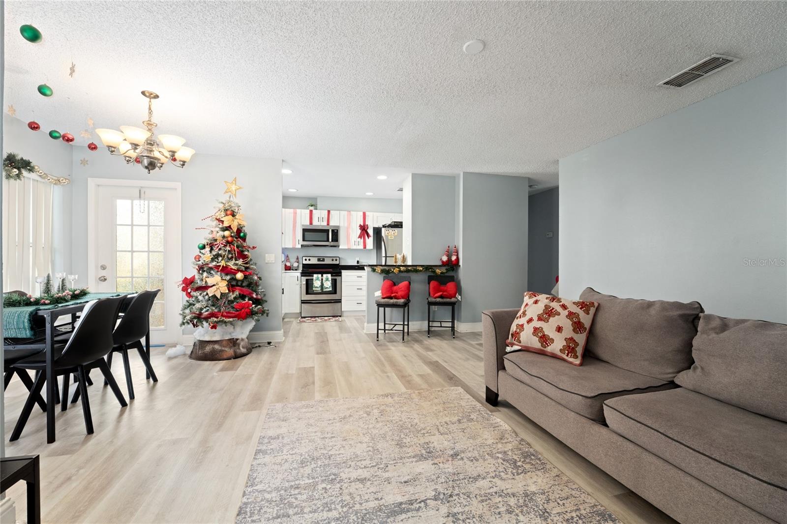 SIESTA LAGO CONDOS - Residential