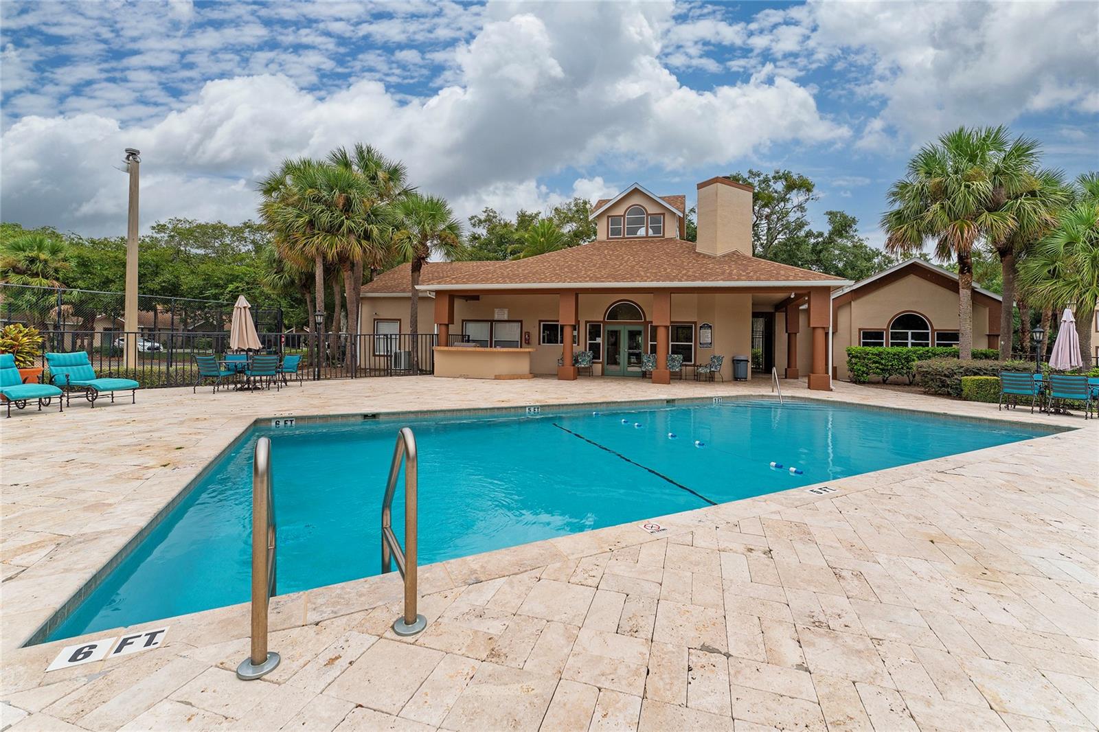 SIESTA LAGO CONDOS - Residential