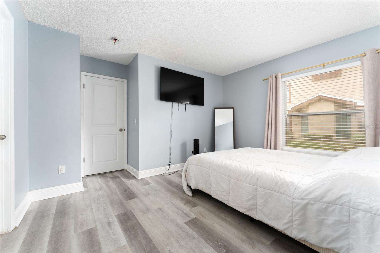 SIESTA LAGO CONDOS - Residential