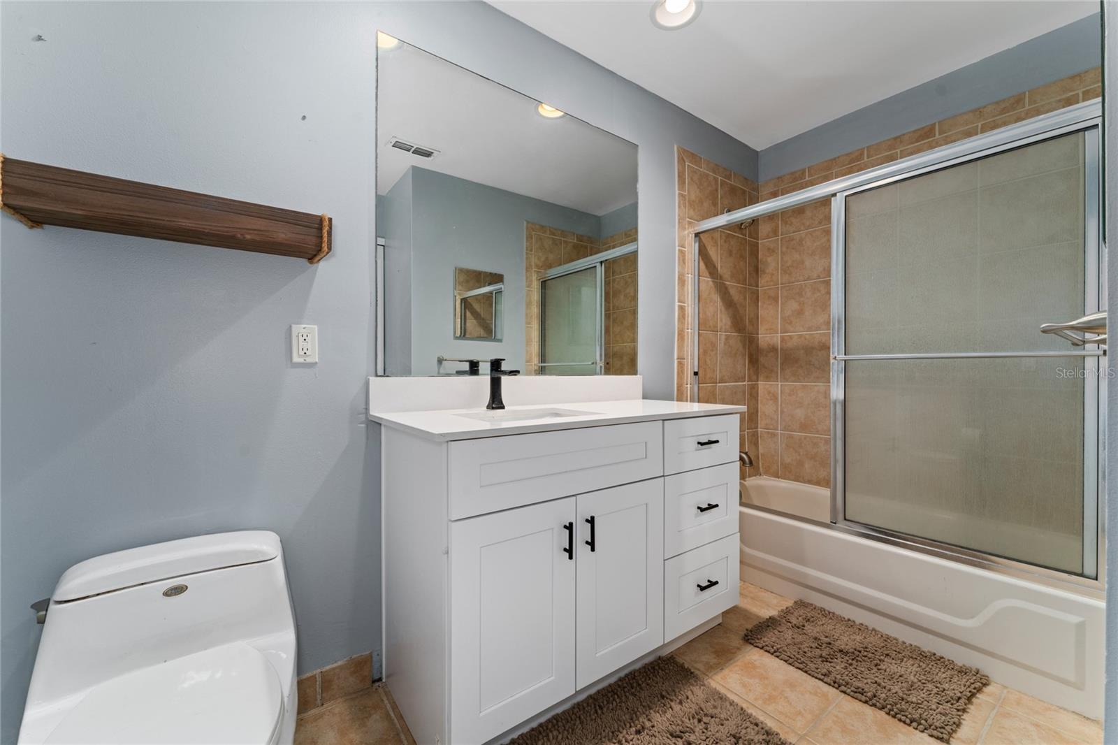 SIESTA LAGO CONDOS - Residential