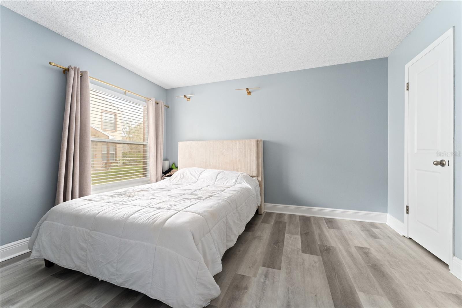 SIESTA LAGO CONDOS - Residential