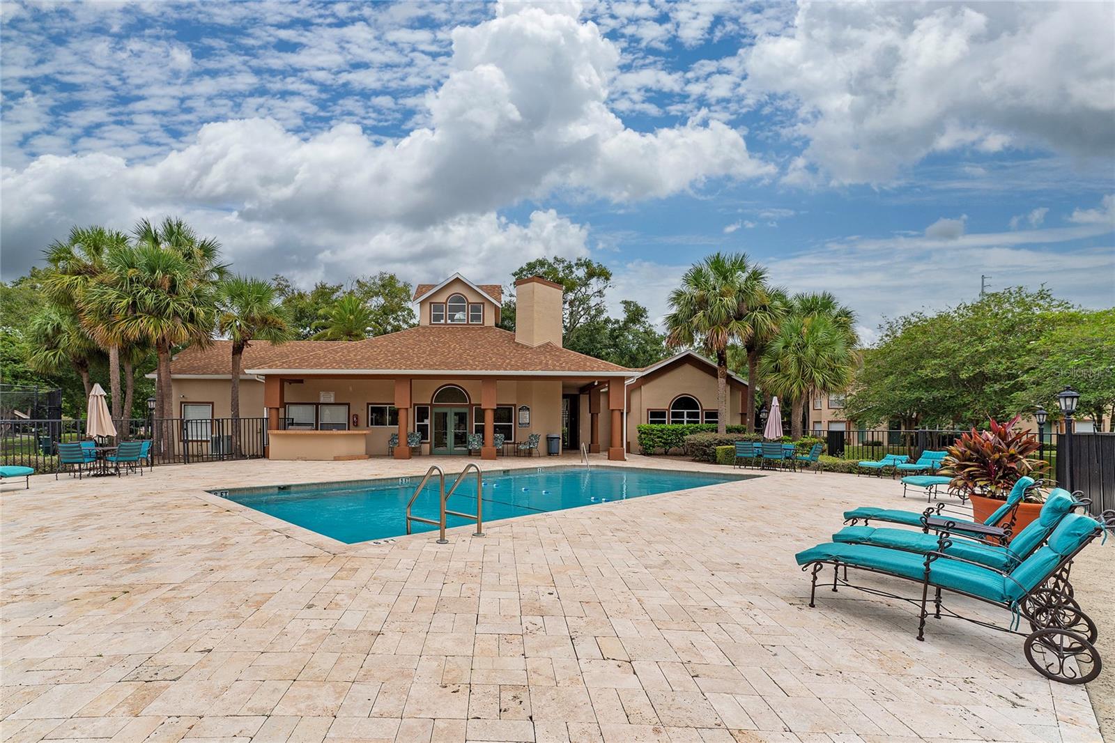 SIESTA LAGO CONDOS - Residential