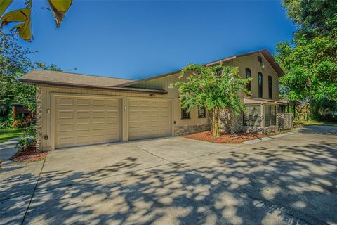 Photo of 2903 Oak Crest Drive, Plant City, FL 33565 (MLS # TB8411280)