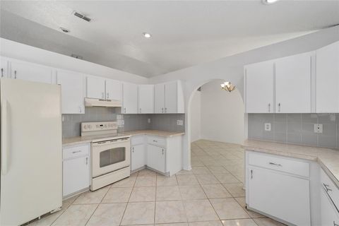 Tiny photo for 12136 SW 41st Place, Ocala, FL 34481 (MLS # OM724622)
