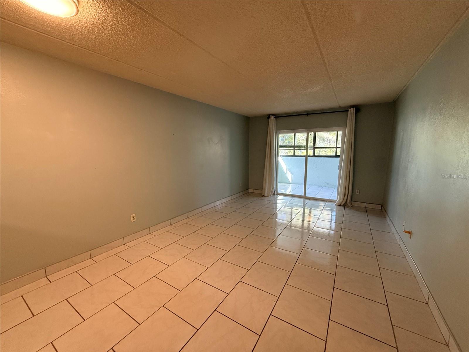 DELAND OAKS CONDO - Residential Lease