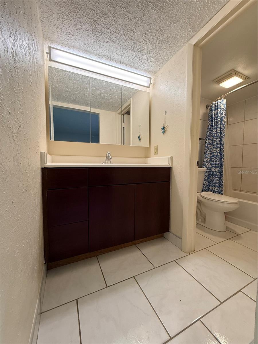 DELAND OAKS CONDO - Residential Lease